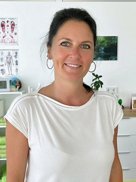 Yogalehrerin Birgit Söllinger-Markanovic Yogalehrerin Birgit Söllinger-Markanovic