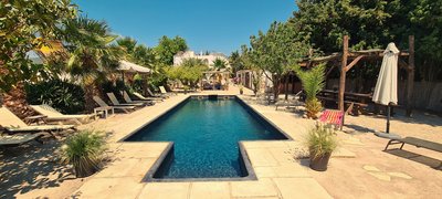 Abkühlung im Pool des Alaya Retreats
