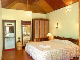Nach Ihrer Panchakarma-Kur relaxen Sie im geschmackvoll eingerichteten Zimmer des Somatheeram Ayurveda Resort Nach Ihrer Panchakarma-Kur relaxen Sie im geschmackvoll eingerichteten Zimmer des Somatheeram Ayurveda Resort