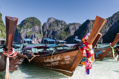 Die berühmten, traditionellen Boote Thailands