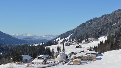 Traumhafte Ausblicke auf die verschneite Winterlandschaft um das Bio-Berghotel Ifenblick Traumhafte Ausblicke auf die verschneite Winterlandschaft um das Bio-Berghotel Ifenblick