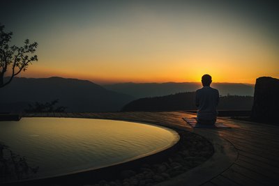 Beim Sonnenaufgang den Augenblick genießen