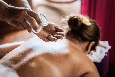 Haben Sie schon einmal eine Chakra-Massage ausprobiert?