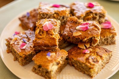 Stärken Sie sich mit frisch gebackenen Kuchen