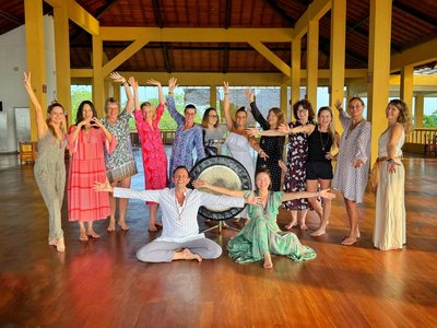 Yoga Gruppe mit Stefan Sekulla im Barberyn Waves Resort