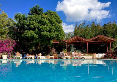 Entspannen Sie bei einem Yoga Urlaub in der Türkei und erfrischen Sie sich im schönen Pool des Hauses!