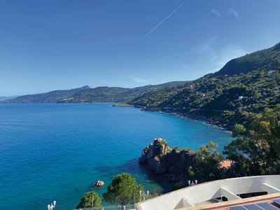Blicken Sie vom Hotel Kalura auf das weite Meer