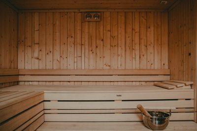 Runden Sie einen aktiven Tag mit einem Gang in die Sauna ab