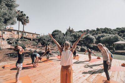 Sie genießen tägliche Yoga-Einheiten in der Yoga-Halle oder auf der Außenplattform