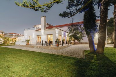 Die Terrasse mit Blick in den Garten