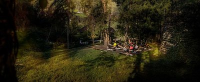 Yoga in unberührter Natur üben