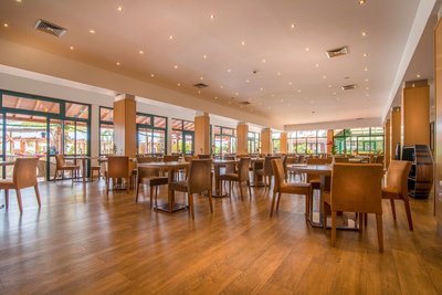 Das Restaurant bietet Platz für jeden Gast und strahlt Gemütlichkeit aus.
