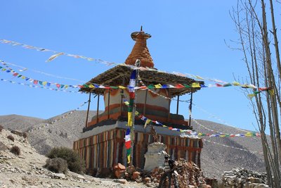 In Nepal begegnen Ihnen einige dieser Stupas