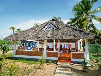Zur Ergänzung Ihrer Ayurveda-Kur werden täglich Yoga Stunden angeboten