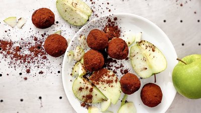 Probieren Sie die leckeren Energyballs