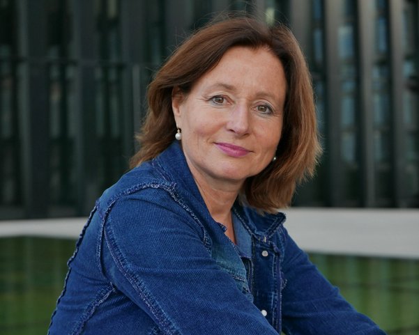 NEUE WEGE Yogalehrerin Sabine Birnbrich NEUE WEGE Yogalehrerin Sabine Birnbrich