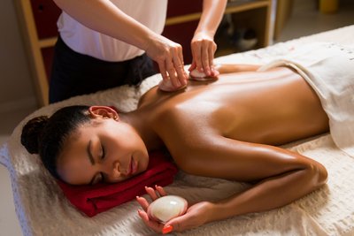 Wohltuenden Hot Stone Massage