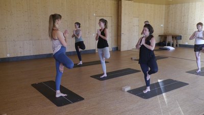 Der gemütliche Yogaraum lädt zum gemeinsamen üben ein
