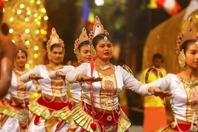 Feiern Sie Esala Perahera auf Sri Lanka