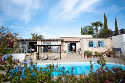 Drehen Sie Ihre Bahnen in einem der erfrischenden Pools der Cyprus Villages
