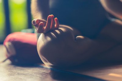 Meditieren Sie gemeinsam mit Nicole Hau