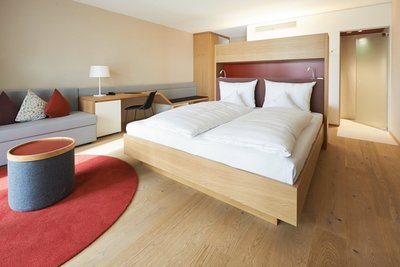 Die modernen Zimmer im Bora HotSpaResort laden zum Wohlfühlen ein