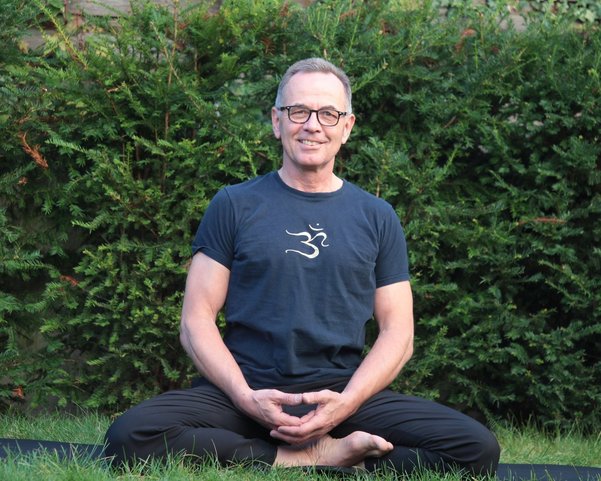 Yogalehrer Bernhard Hoppen-Leuschen Yogalehrer Bernhard Hoppen-Leuschen