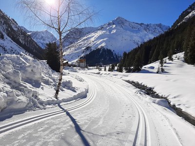 Die Berglandschaft des Pitztals verkleidet in weiß