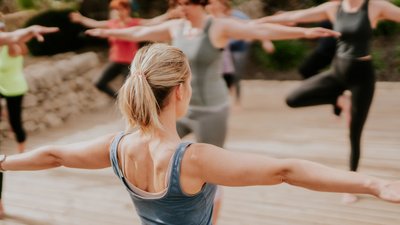 Gemeinsame Yoga-Stunden in der Gruppe Gemeinsame Yoga-Stunden in der Gruppe