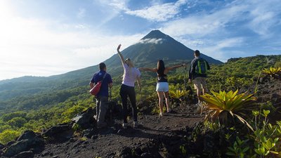 Der Nationalpark Arenal bietet Dir eine kleine Auswahl an gekennzeichneten Wanderwegen