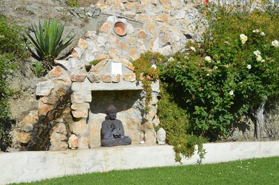 Auch Buddha kann sich gut entspannen im Garten!