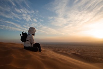 Die Stille der Wüste genießen