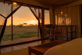 Aufwachen mit Blick auf die Weite des Serengeti