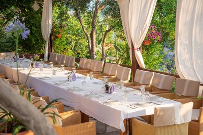 In der gemütlichen Taverne können Sie gemeinsam lokale Spezialitäten Zyperns pobieren