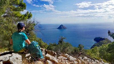 Bei einer Wanderung durch die Flora und Fauna gibt es die schönsten Aussichten