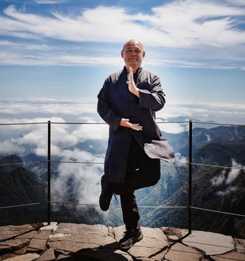 NEUE WEGE Qi Gong Lehrer Awai Cheung NEUE WEGE Qi Gong Lehrer Awai Cheung