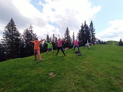 Yoga üben in der Natur