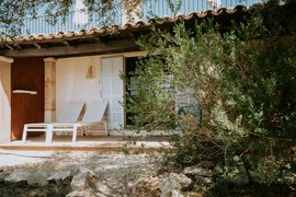 Die gemütliche Terrasse des Zimmers Dragonera 3