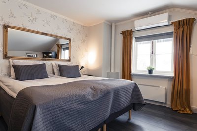 Das gemütliche Bett im Deluxe Doppelzimmer lädt zum Träumen ein