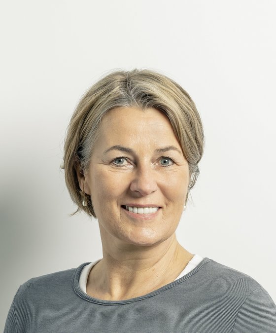 NEUE WEGE Yogalehrerin Birgit Reuter NEUE WEGE Yogalehrerin Birgit Reuter