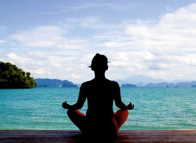 Erholung durch Yoga und eine herrliche Aussicht auf die Buchten vor Koh Yao 