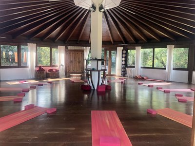 Der Yogapavillon des Hotel Galanias auf Sardinien