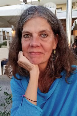 Yogalehrerin Claudia Löffler Yogalehrerin Claudia Löffler