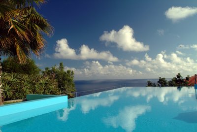 Vom Pool des Hotels Estalagem können Sie den weiten Blick in die Ferne genießen