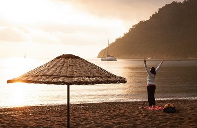 Begrüßen Sie den Tag mit Ihren Yoga Übungen am Strand der Lykischen Küste