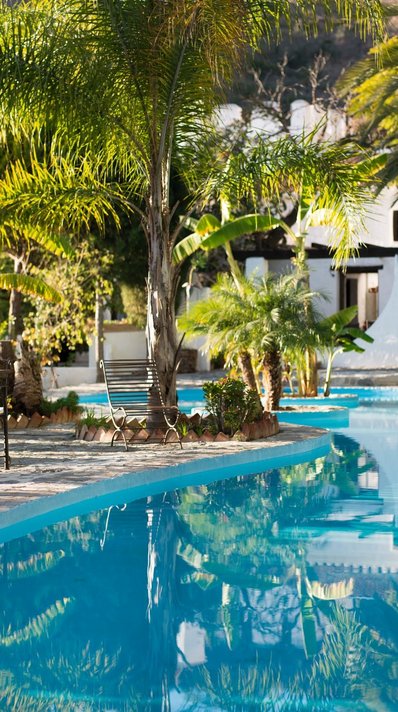 Erfrischung nach dem Yoga: perfekt eignet sich dafür der Pool des Castillo San Rafael in Andalusien
