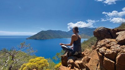 Nutzen Sie die traumhafte Aussicht für eine Meditation