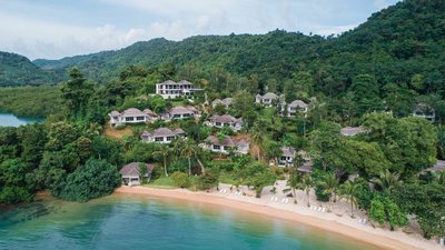 Von Ihrer Unterkunft gelangen Sie direkt zum wunderschönen Strand von Koh Yao