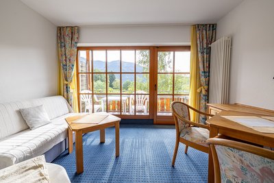 Der Ausblick vom Doppelzimmer Talblick ins Grüne