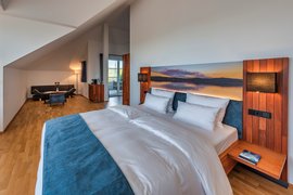 Die Suiten liegen im ausgebauten Dachgeschoss mit Blick über den Bodensee